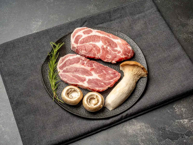 한돈꽃목살 180g — Korean Pork Neck